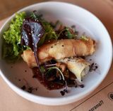 Млинці з рваною спайсі телятиною, барбарисом та баклажаном