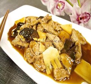 manzo con funghi e bambù