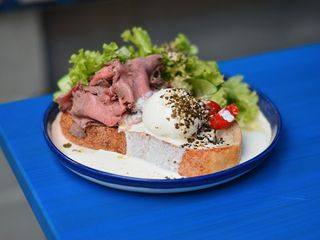 Бенедикт з ростбіфом (280g)