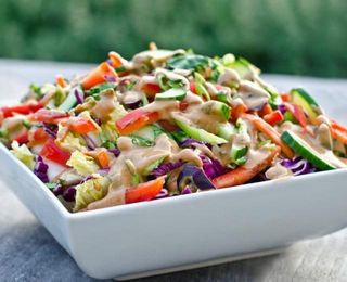 Verduras Variadas  Estilo Tailandés Con Salsa Cacahuete