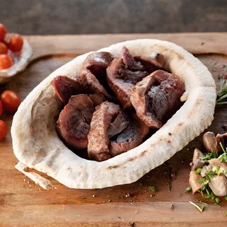 Tagliata de vita cu hribi in inel de focaccia