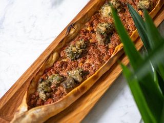 Пенірлі Телятина з печеним баклажаном та молодим грецьким сиром (320г)