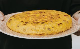 Tortilla De Patatas Y Txistorra (Entera)