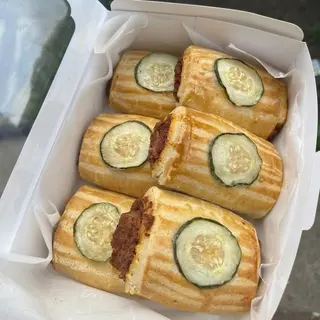 Sausage Rolls (6 Pieces)