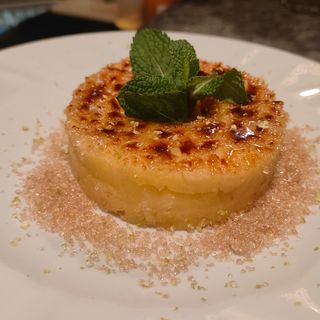 Ananas fresco caramellato al profumo di lime. 