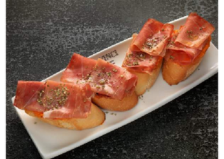 Pan con Tomate y Jamón Serrano