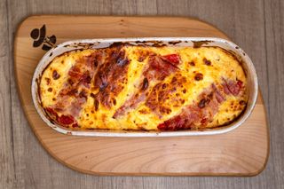 Rolovana paprika sa sirom i slaninom