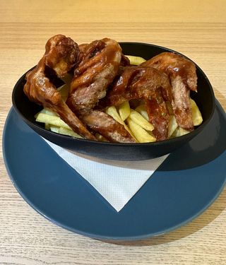 47. Alas de pollo a la bbq