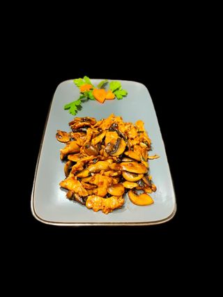 Pui cu ciuperci și usturoi