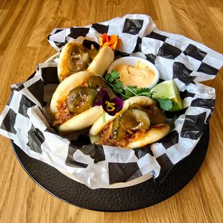 BUŁECZKI BAO Z SZARPANYM ŻEBERKIEM BBQ