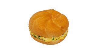 Kajzerka z pastą jajeczną i szczypiorkiem