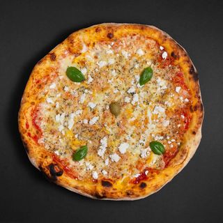 Pizza premium Queen Elizabeth + Coca-Cola 0.5 GRATIS