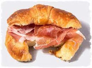 63 Croisant De Jamón Serrano