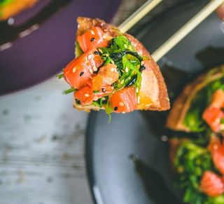 PIZZA SUSHI SALMÓN (DULCE, SALADO)