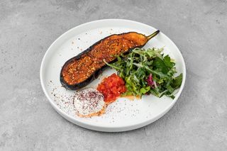 Баклажан глазурований в місо, мармелад з томатів, йогурт-сумах (260г)