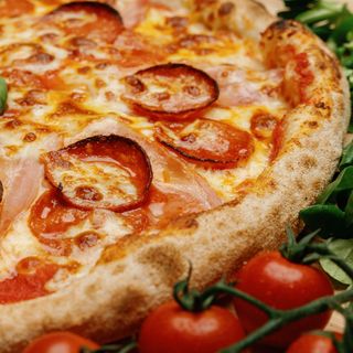 Pizza Artesanal Pepperoni (Mediana)