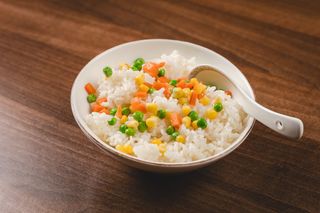 35. Kuvana riža sa povrćem