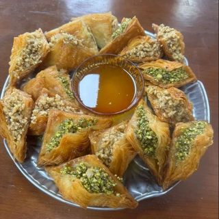 Baclawa triangular de nueces