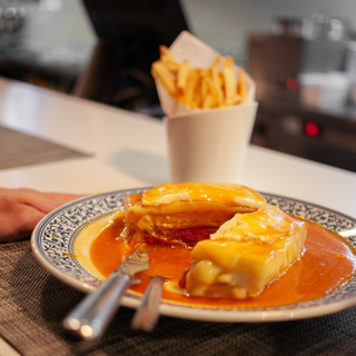 Francesinha Especial com Batata