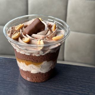 Десерт Снікерс