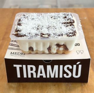 Tiramisú de coco y avellana