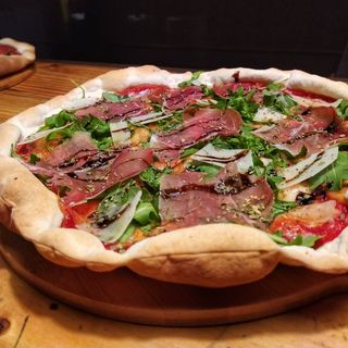 Pizza de Presunto e Parmesão 