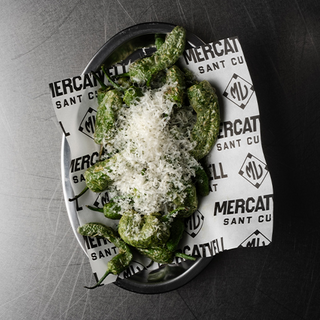 17 Pebrots del padró fregits amb parmesà