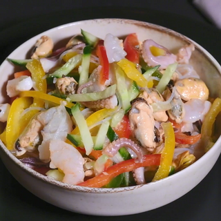 SALATA CU FRUCTE DE MARE 300 GR