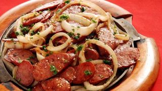 Linguiça Acebolada