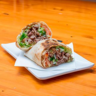 Shawarma casero bocadillo (pita enrollada)