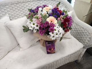 Ramo Día de la Madre con caja de bombones