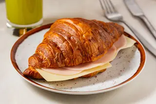 Croissant Misto com F. Peru
