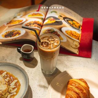 ცივი ყავა ნაყინით