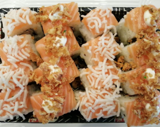 21.Maki Salmão com Cebola e Snow Maki