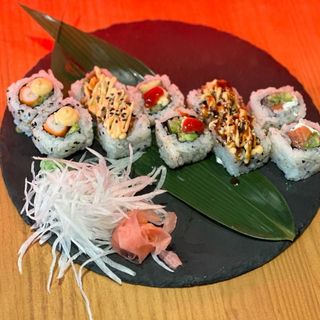 MIX "NEW CALIFORNIA ROLLS" 10 pcs