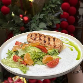 Стейк з курки з салатом (250г)