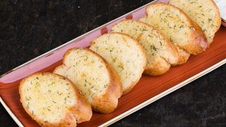 Чесночный хлеб 