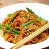 44. Tallarines fritos con verduras/ Fried noodles with vegetables 