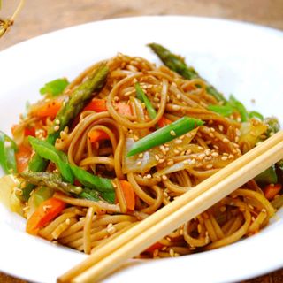 44. Tallarines fritos con verduras/ Fried noodles with vegetables 