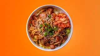 Udon z tofu w ostrym sosie