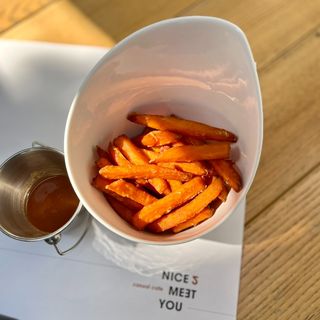 Батат фрі з кисло-солодким соусом ( 200 гр)