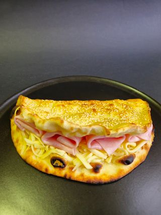 Sendvič sa šunkom u domaćoj lepinji