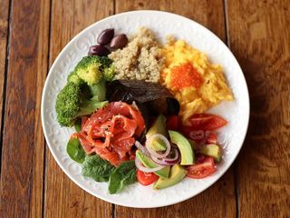 Боул з Лососем та Кіноа (400g)