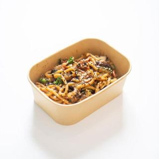 Fideos udon salteados con verduritas/Stir-fried udon noodles with vegetables
