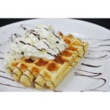 Gofre De Chocolate Caliente Con Nata