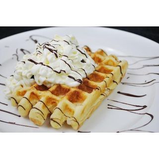 Gofre De Chocolate Caliente Con Nata