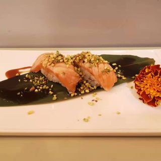 122. Nigiri Sake Special 2 pezzi