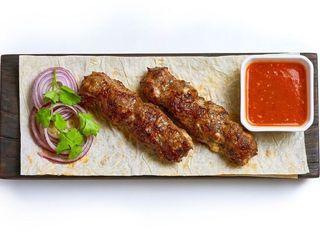 Люля-кебаб з добірної баранини та сиром дорблю (200/50/30g)