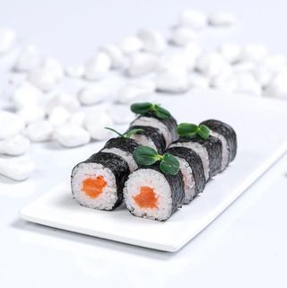 Сяка със слабо осолена сьомга (8бр 140г)