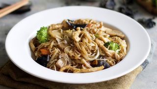 Massa de Arroz com Frango